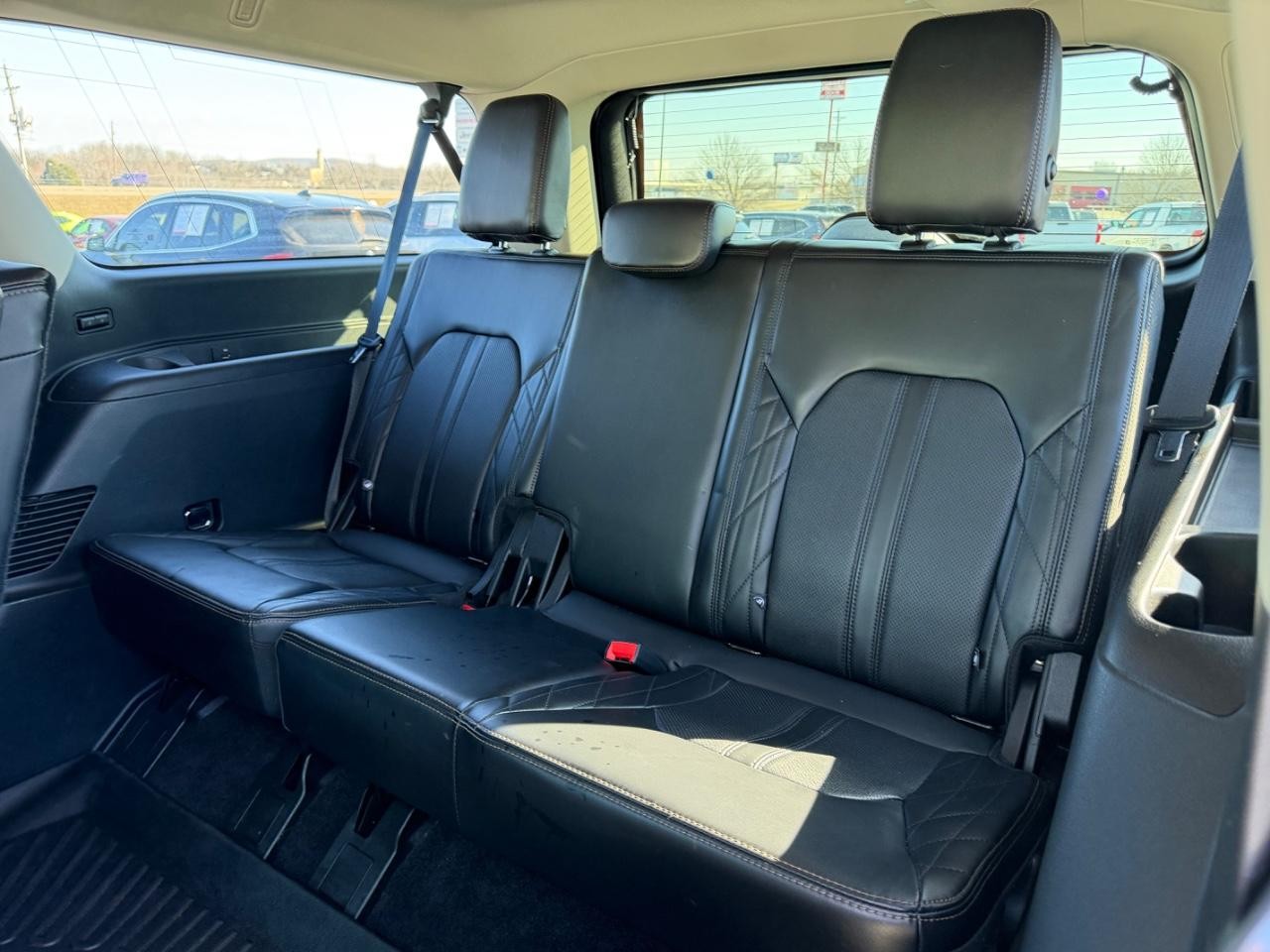 Ford Expedition Max Vehicle Full-screen Gallery Image 10