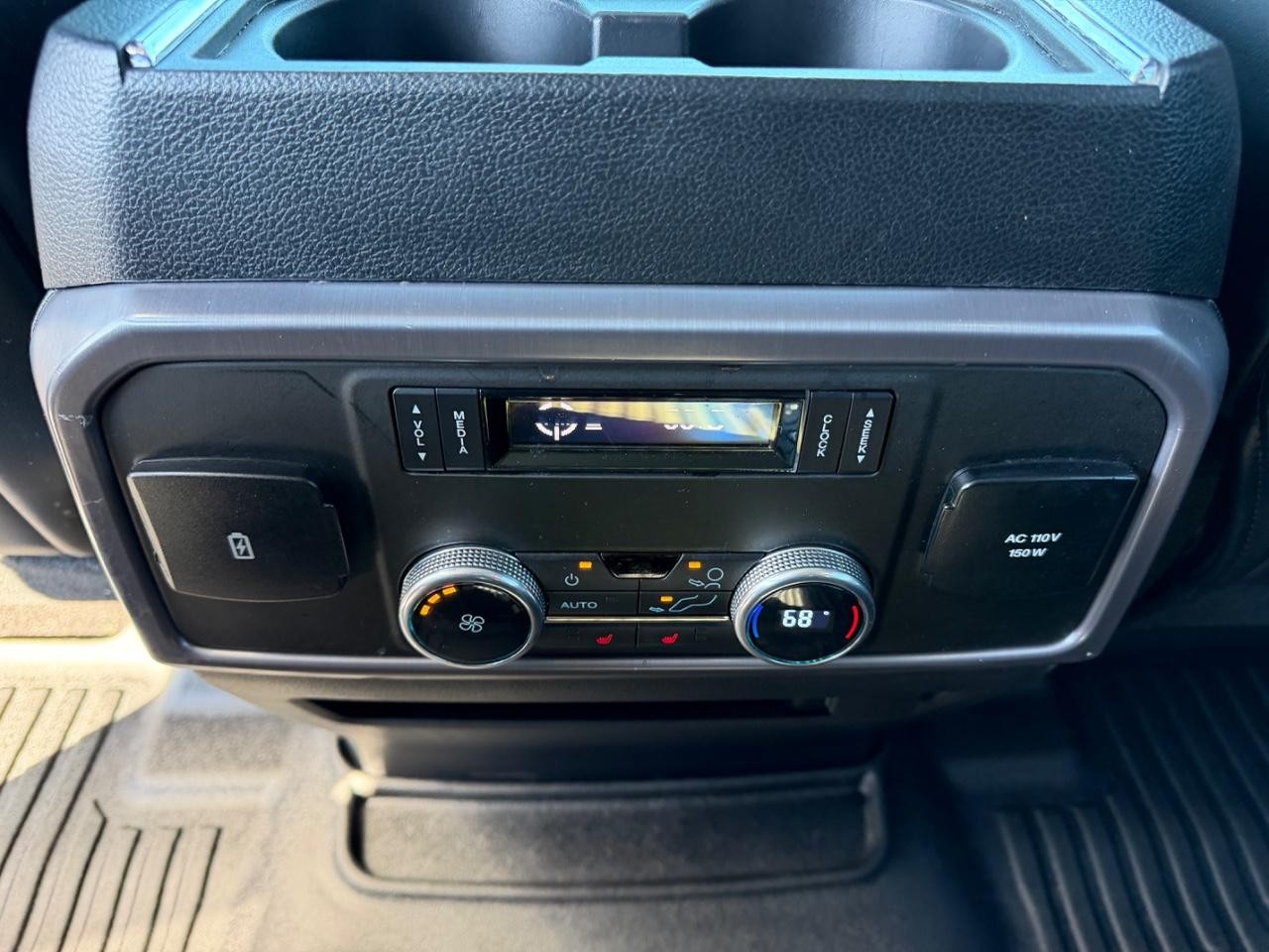 Ford Expedition Max Vehicle Full-screen Gallery Image 13