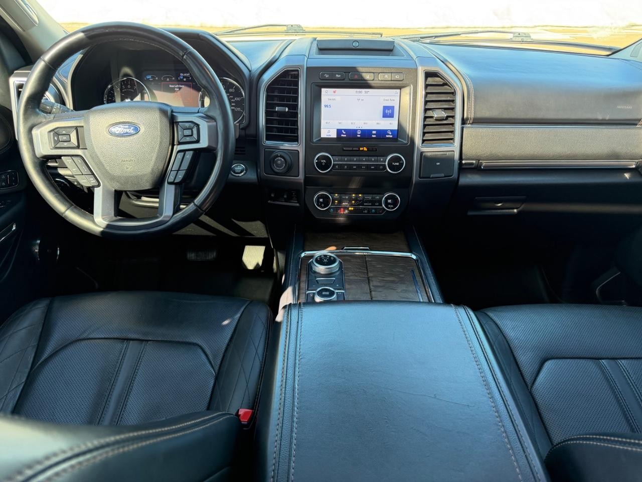 Ford Expedition Max Vehicle Full-screen Gallery Image 14