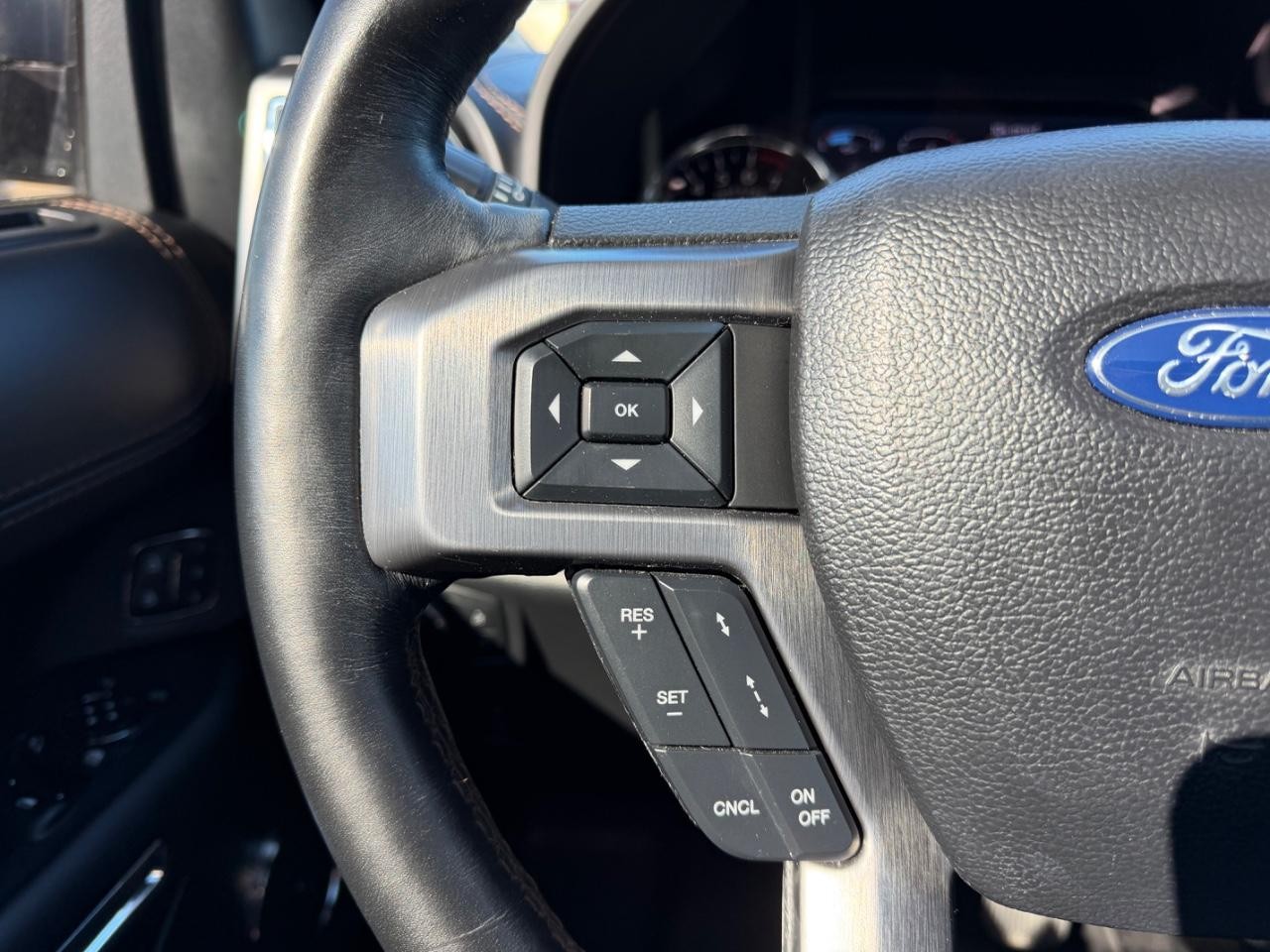 Ford Expedition Max Vehicle Full-screen Gallery Image 16