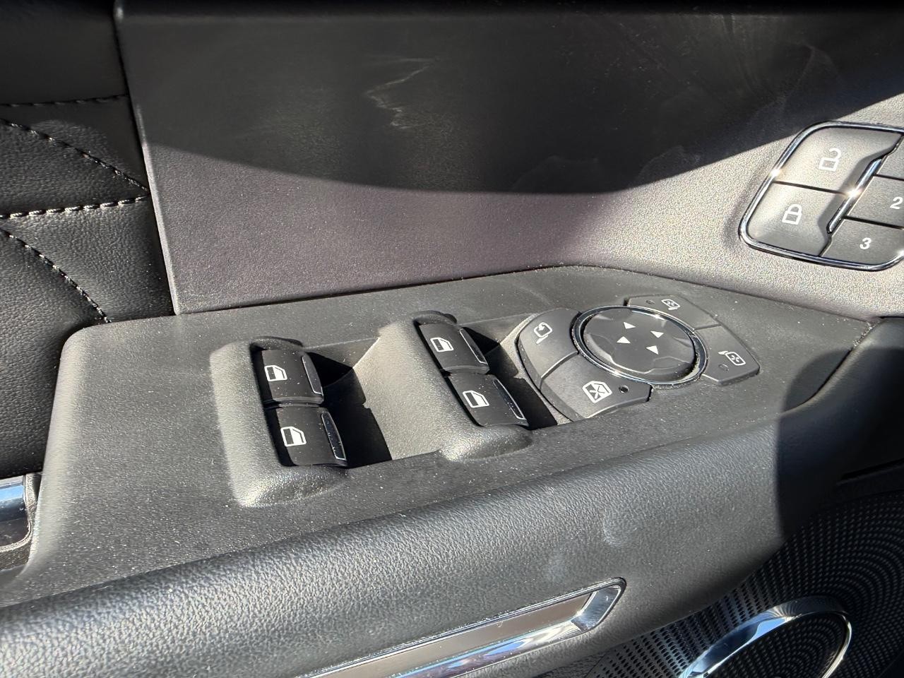 Ford Expedition Max Vehicle Full-screen Gallery Image 23