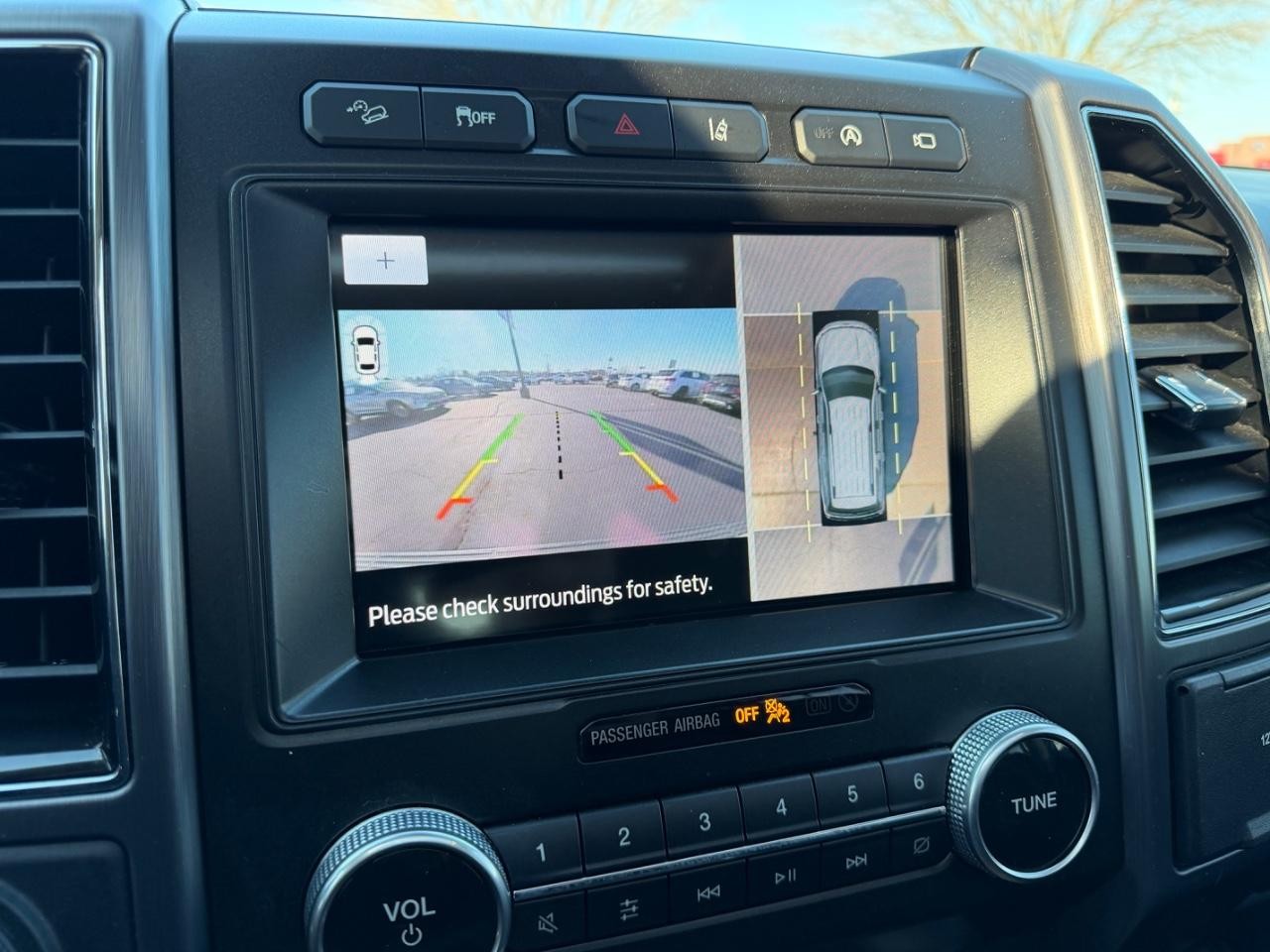 Ford Expedition Max Vehicle Full-screen Gallery Image 27