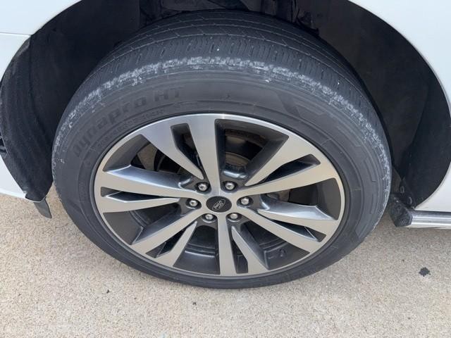 Ford Expedition Max Vehicle Full-screen Gallery Image 06