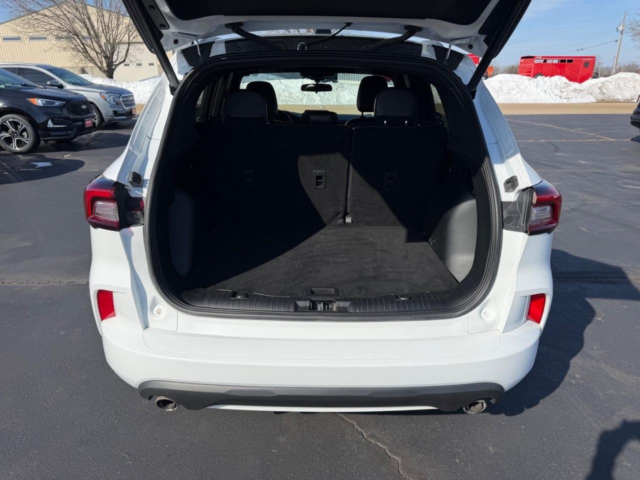 Ford Escape Vehicle Full-screen Gallery Image 05