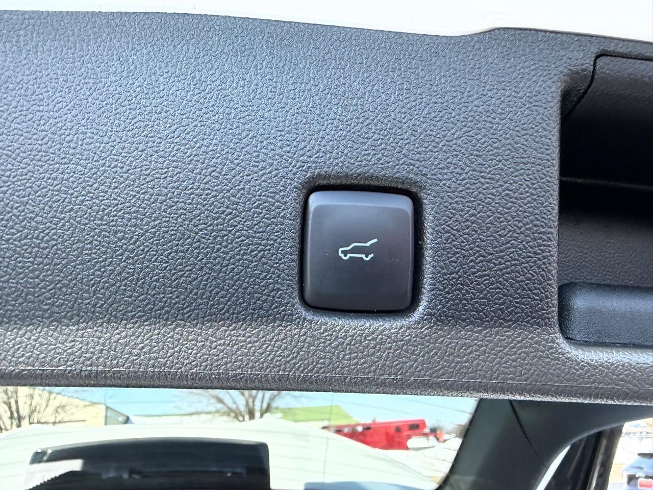 Ford Escape Vehicle Full-screen Gallery Image 06