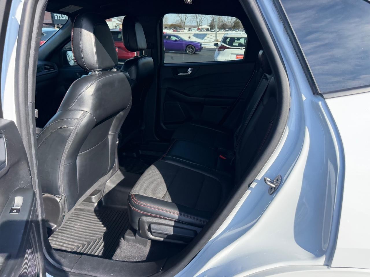 Ford Escape Vehicle Full-screen Gallery Image 10