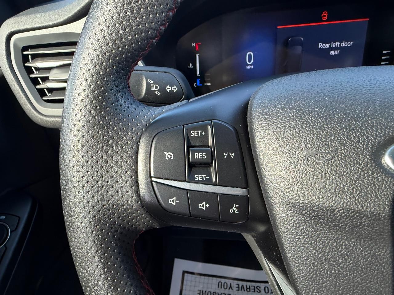 Ford Escape Vehicle Full-screen Gallery Image 13