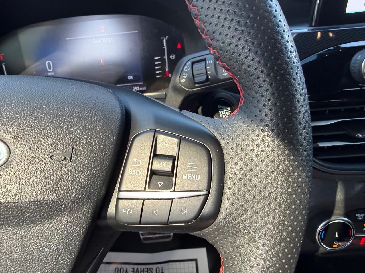 Ford Escape Vehicle Full-screen Gallery Image 14