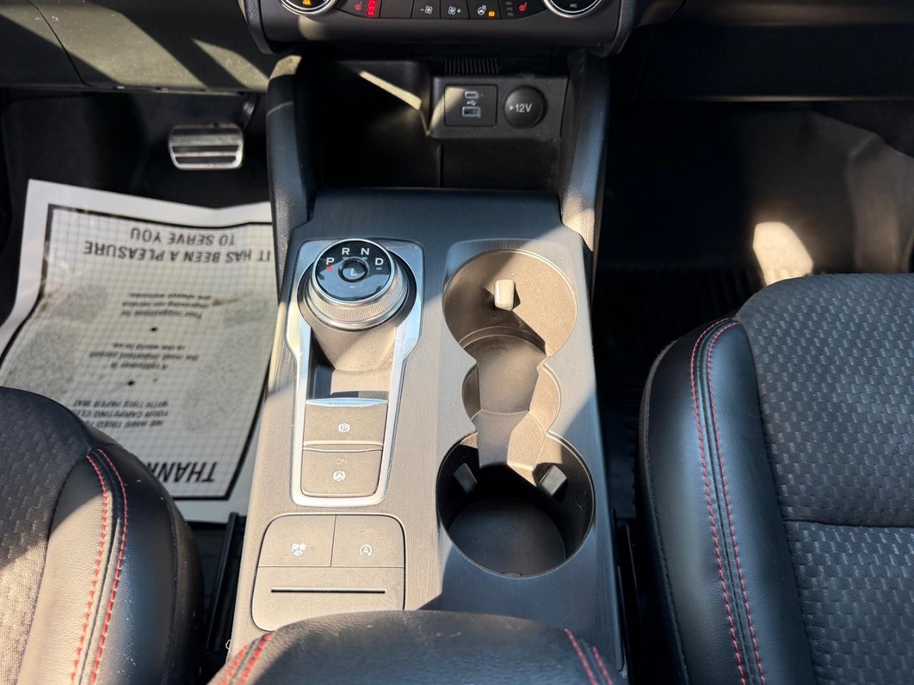 Ford Escape Vehicle Full-screen Gallery Image 17