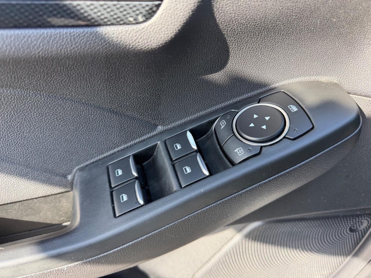 Ford Escape Vehicle Full-screen Gallery Image 19