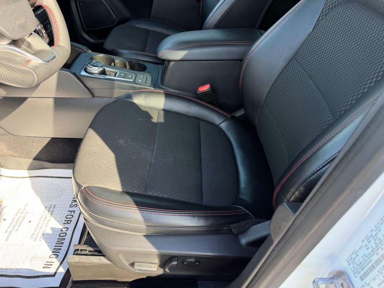 Ford Escape Vehicle Full-screen Gallery Image 20