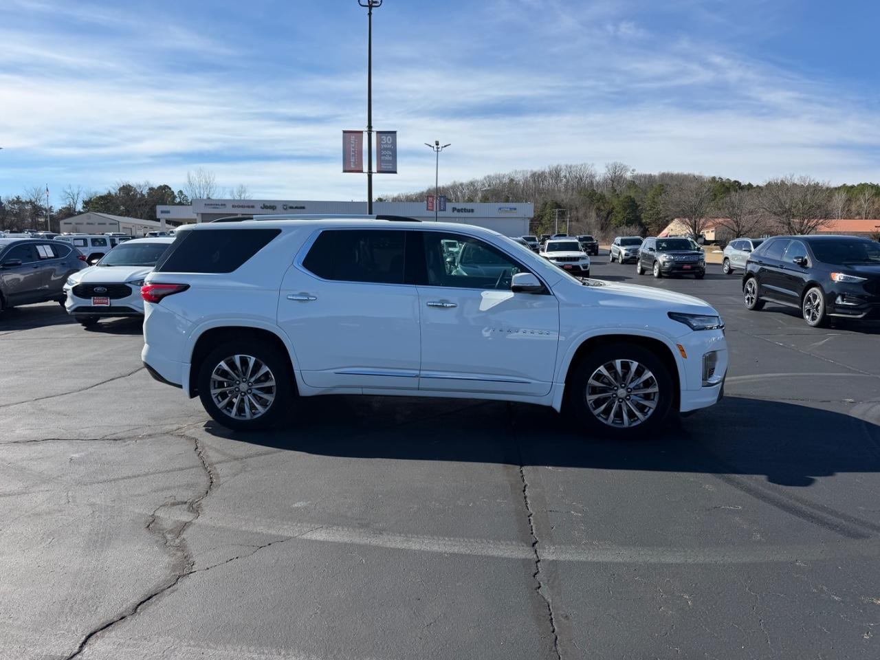 Chevrolet Traverse Vehicle Full-screen Gallery Image 02