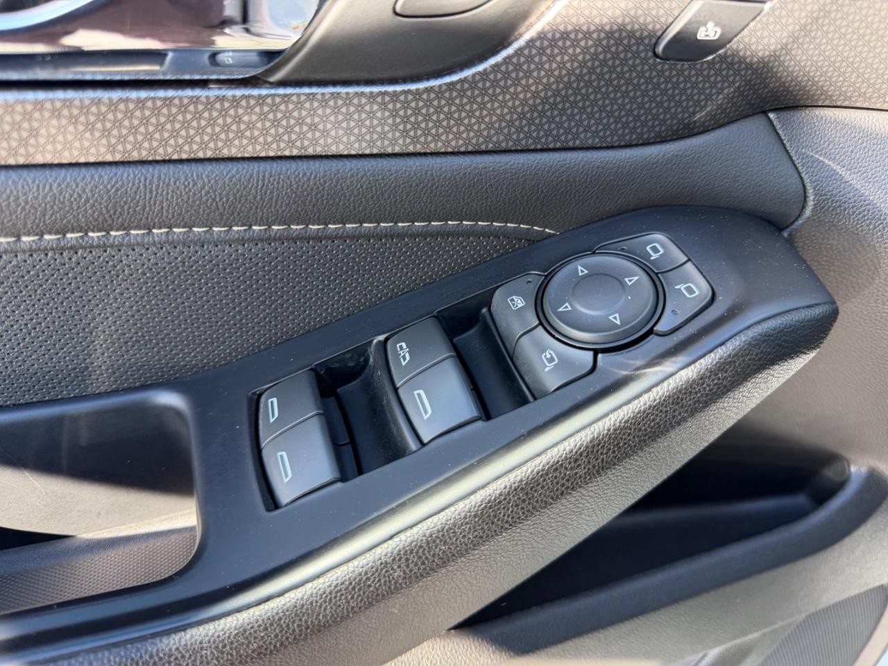 Chevrolet Traverse Vehicle Full-screen Gallery Image 21