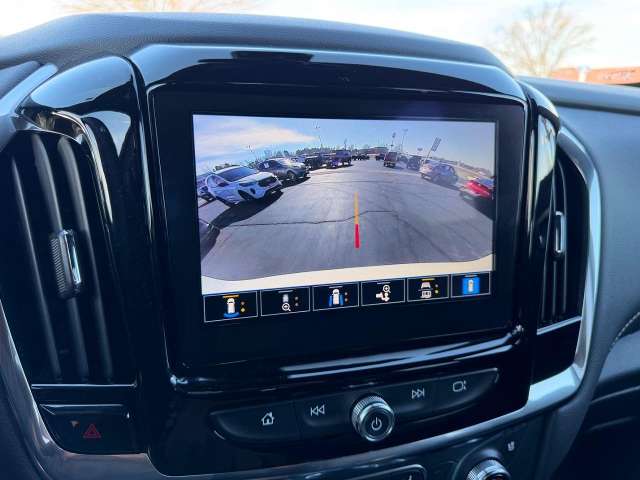 Chevrolet Traverse Vehicle Full-screen Gallery Image 25