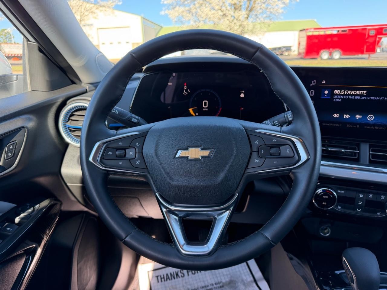 Chevrolet Trax Vehicle Full-screen Gallery Image 11