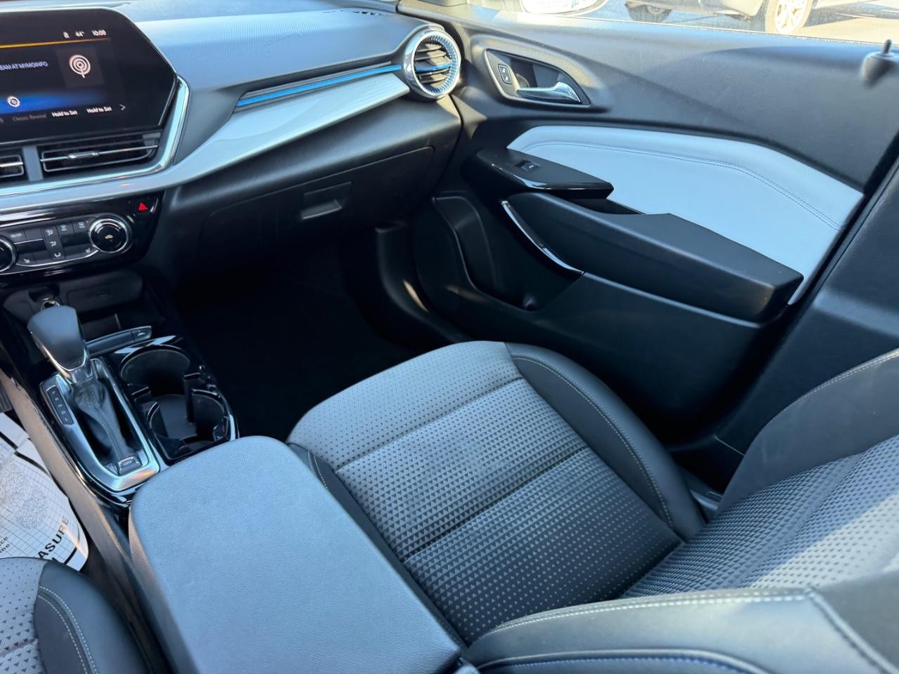 Chevrolet Trax Vehicle Full-screen Gallery Image 17