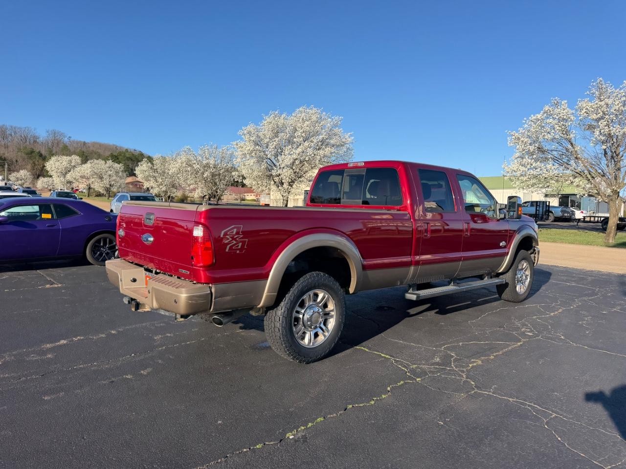 Ford F-350SD Vehicle Full-screen Gallery Image 03