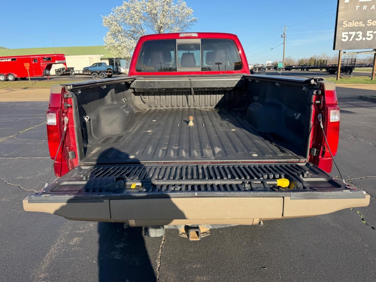 Ford F-350SD Vehicle Full-screen Gallery Image 05