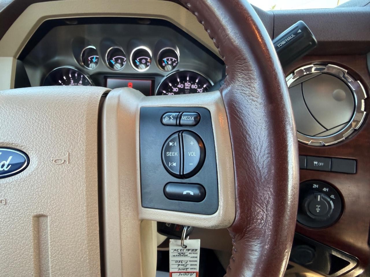 Ford F-350SD Vehicle Full-screen Gallery Image 14