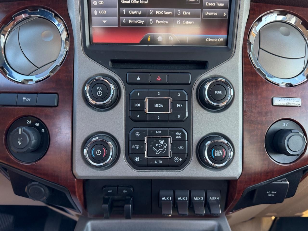 Ford F-350SD Vehicle Full-screen Gallery Image 16