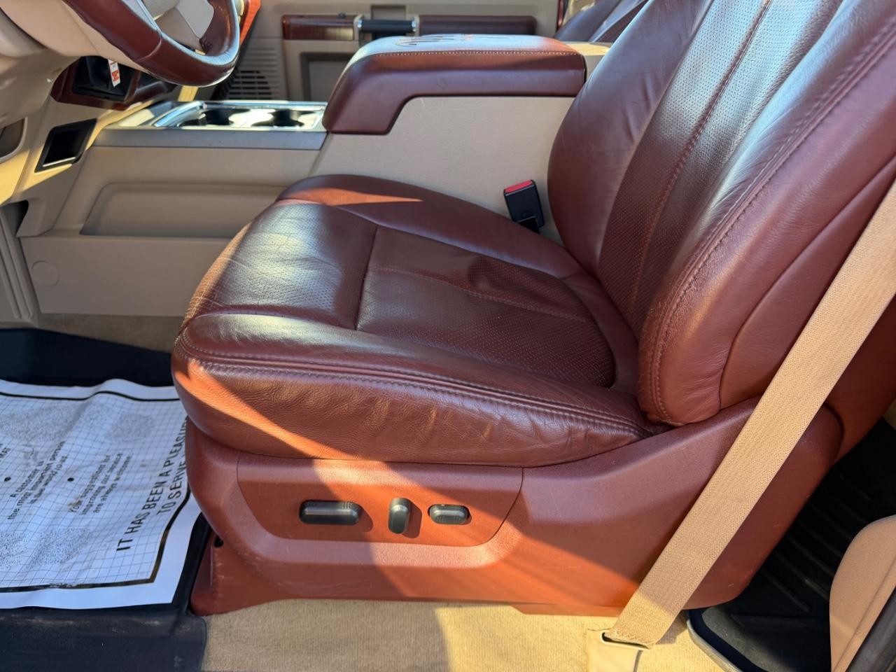 Ford F-350SD Vehicle Full-screen Gallery Image 20