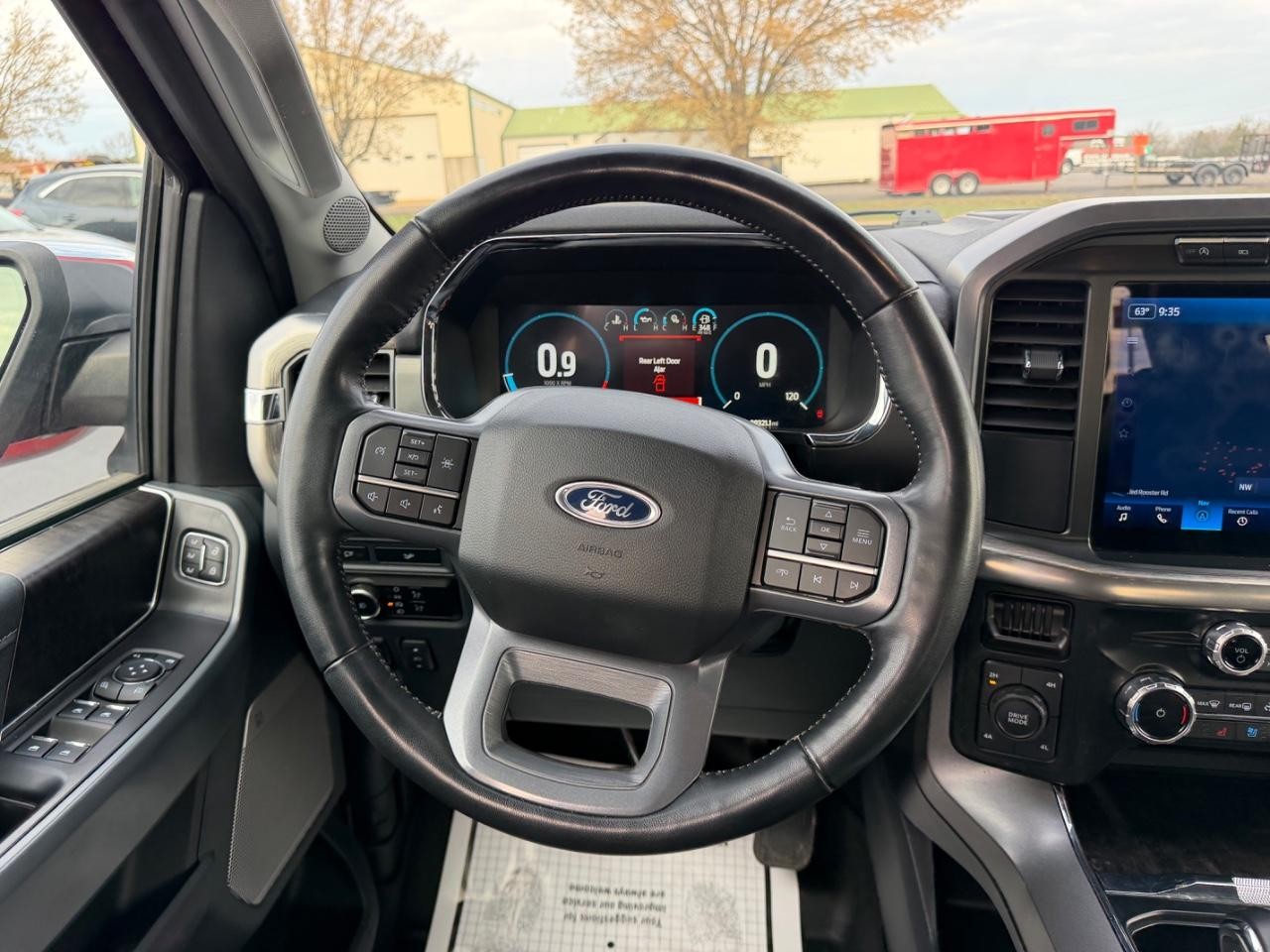 Ford F-150 Vehicle Full-screen Gallery Image 11