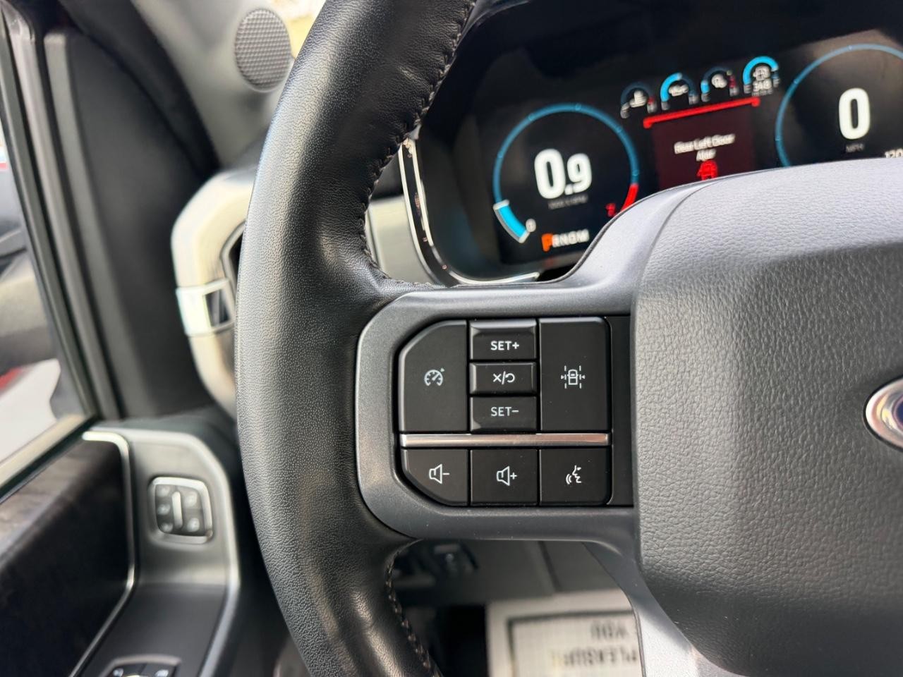 Ford F-150 Vehicle Full-screen Gallery Image 12