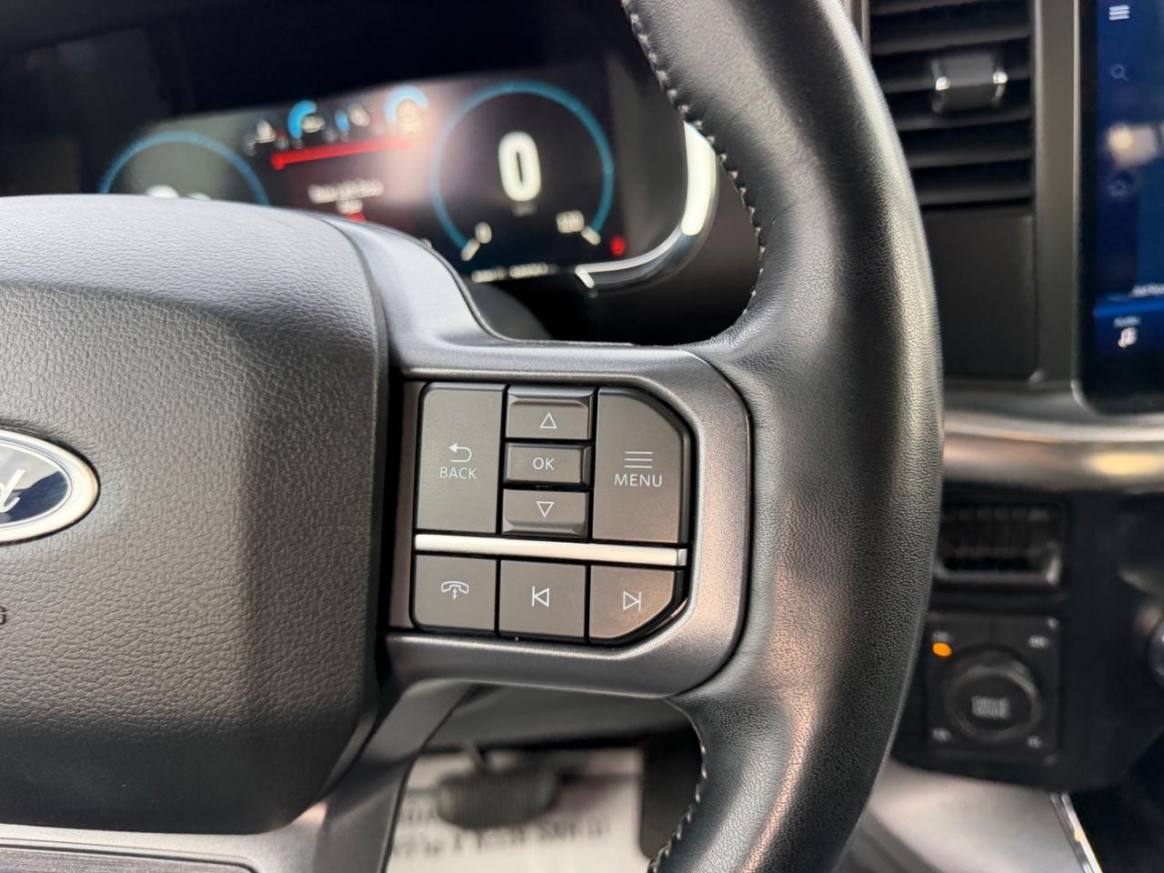 Ford F-150 Vehicle Full-screen Gallery Image 13