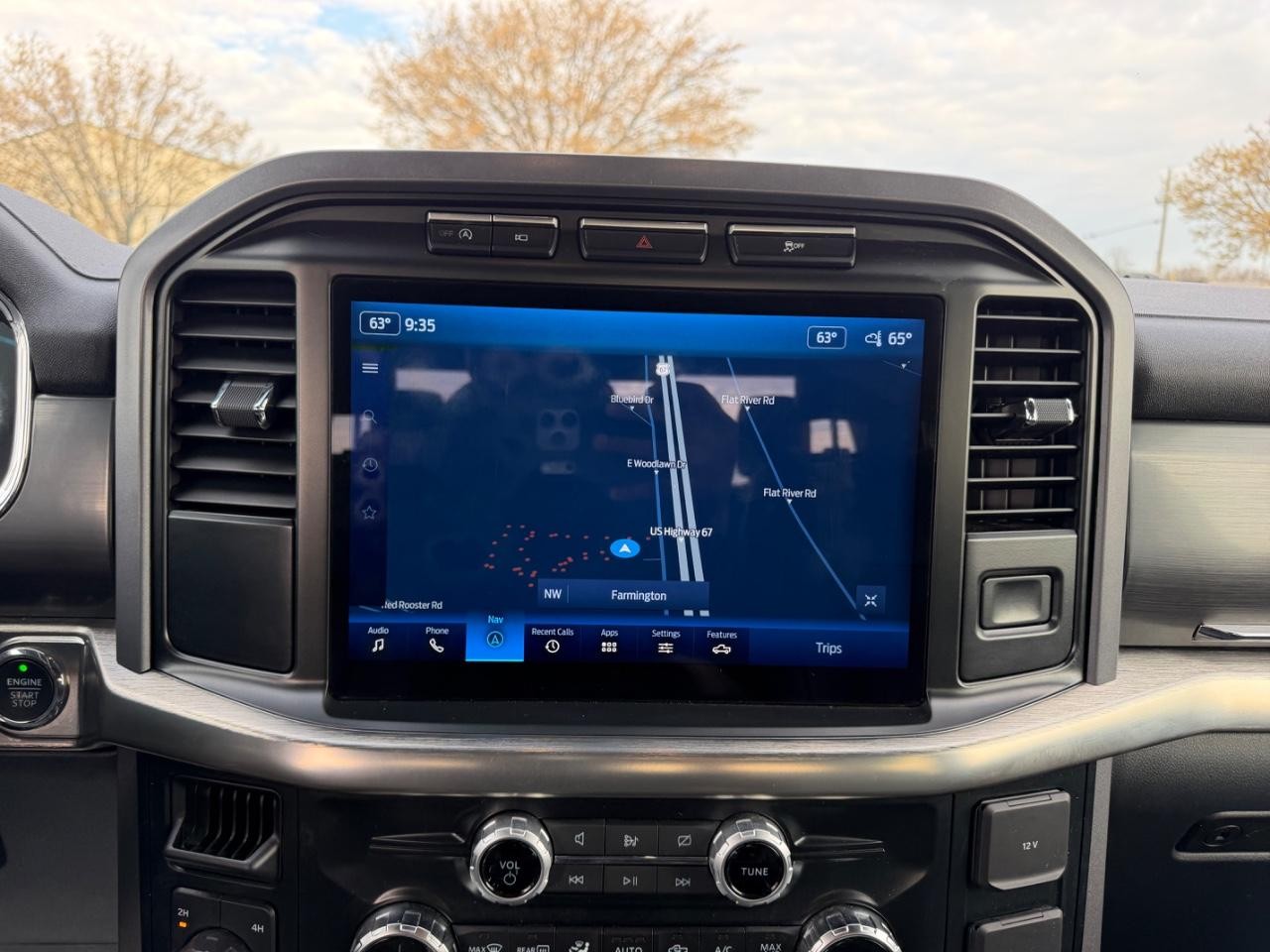 Ford F-150 Vehicle Full-screen Gallery Image 14