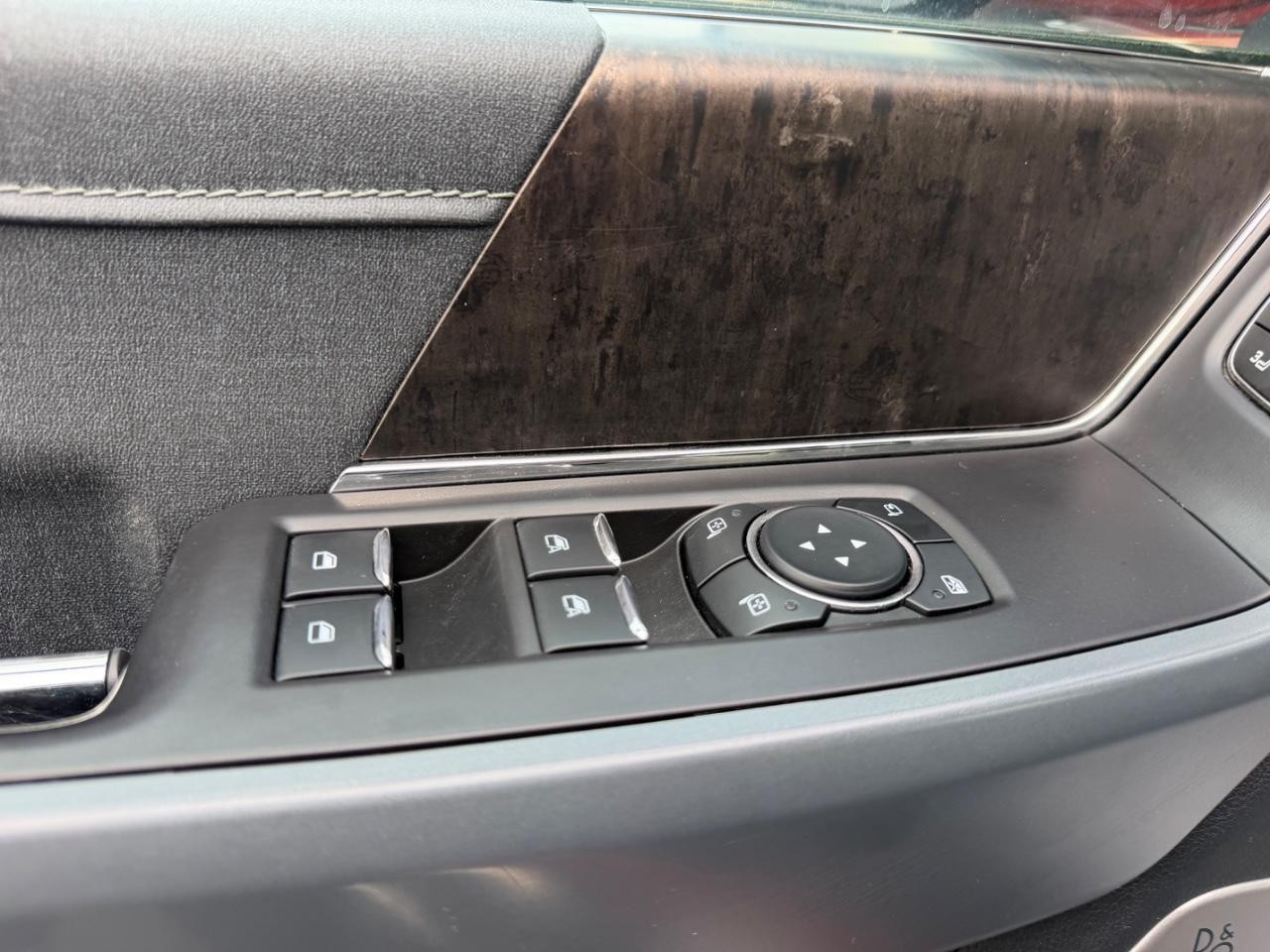 Ford F-150 Vehicle Full-screen Gallery Image 18