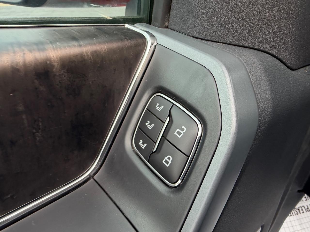 Ford F-150 Vehicle Full-screen Gallery Image 19