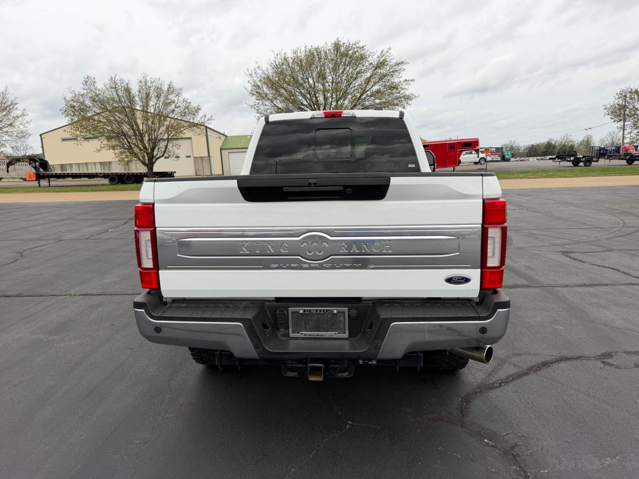 Ford F-350SD Vehicle Full-screen Gallery Image 04