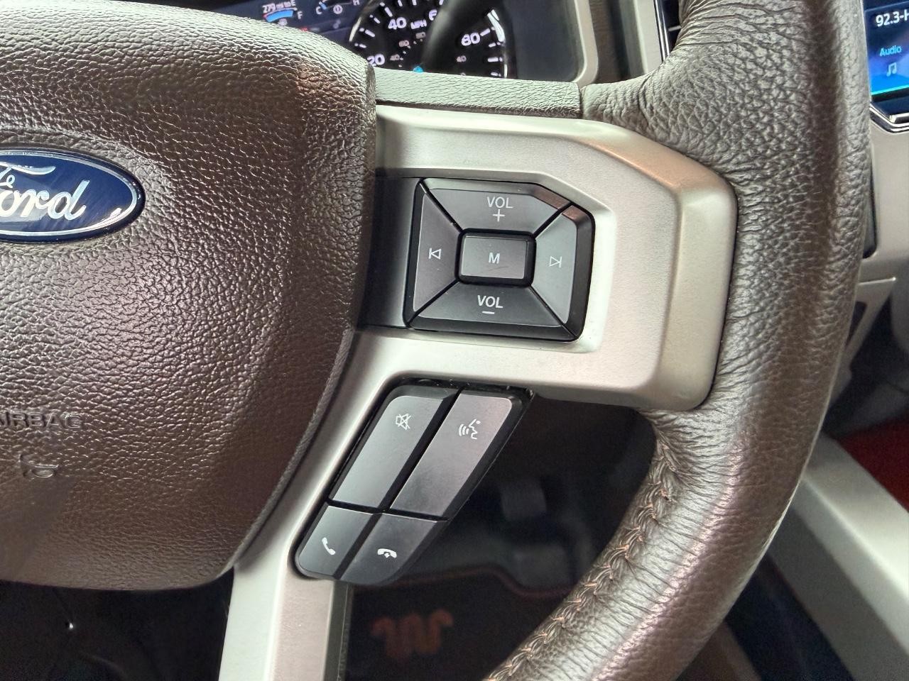 Ford F-350SD Vehicle Full-screen Gallery Image 13