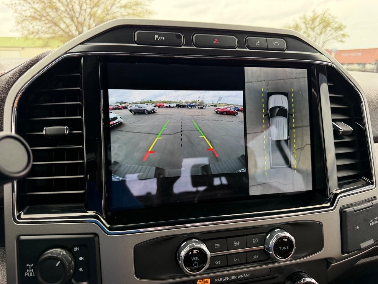 Ford F-350SD Vehicle Full-screen Gallery Image 21