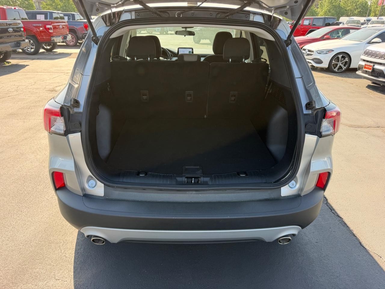 Ford Escape Hybrid Vehicle Full-screen Gallery Image 05