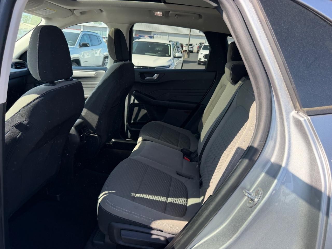 Ford Escape Hybrid Vehicle Full-screen Gallery Image 09