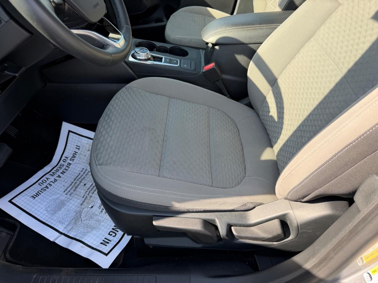 Ford Escape Hybrid Vehicle Full-screen Gallery Image 20