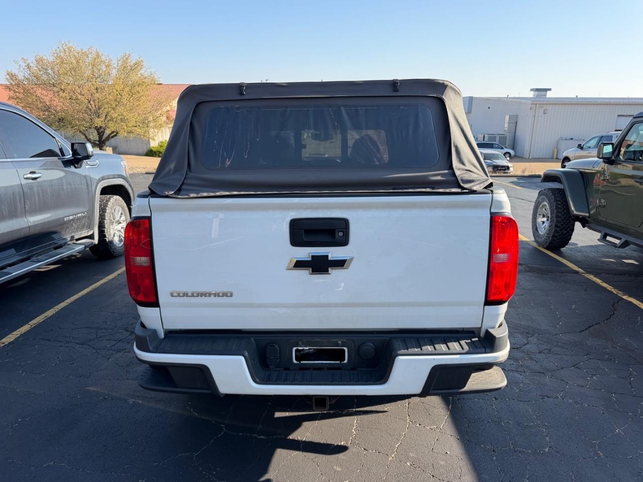 Chevrolet Colorado Vehicle Full-screen Gallery Image 04