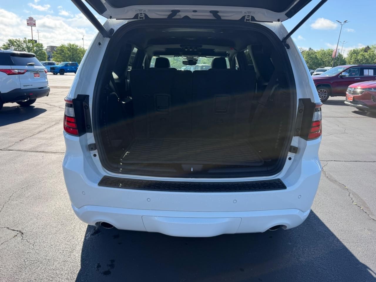 Dodge Durango Vehicle Full-screen Gallery Image 05
