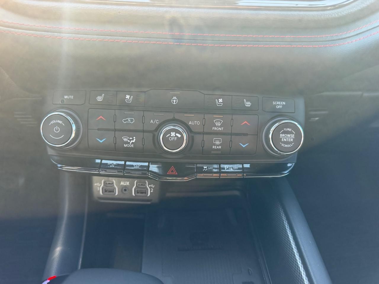 Dodge Durango Vehicle Full-screen Gallery Image 19