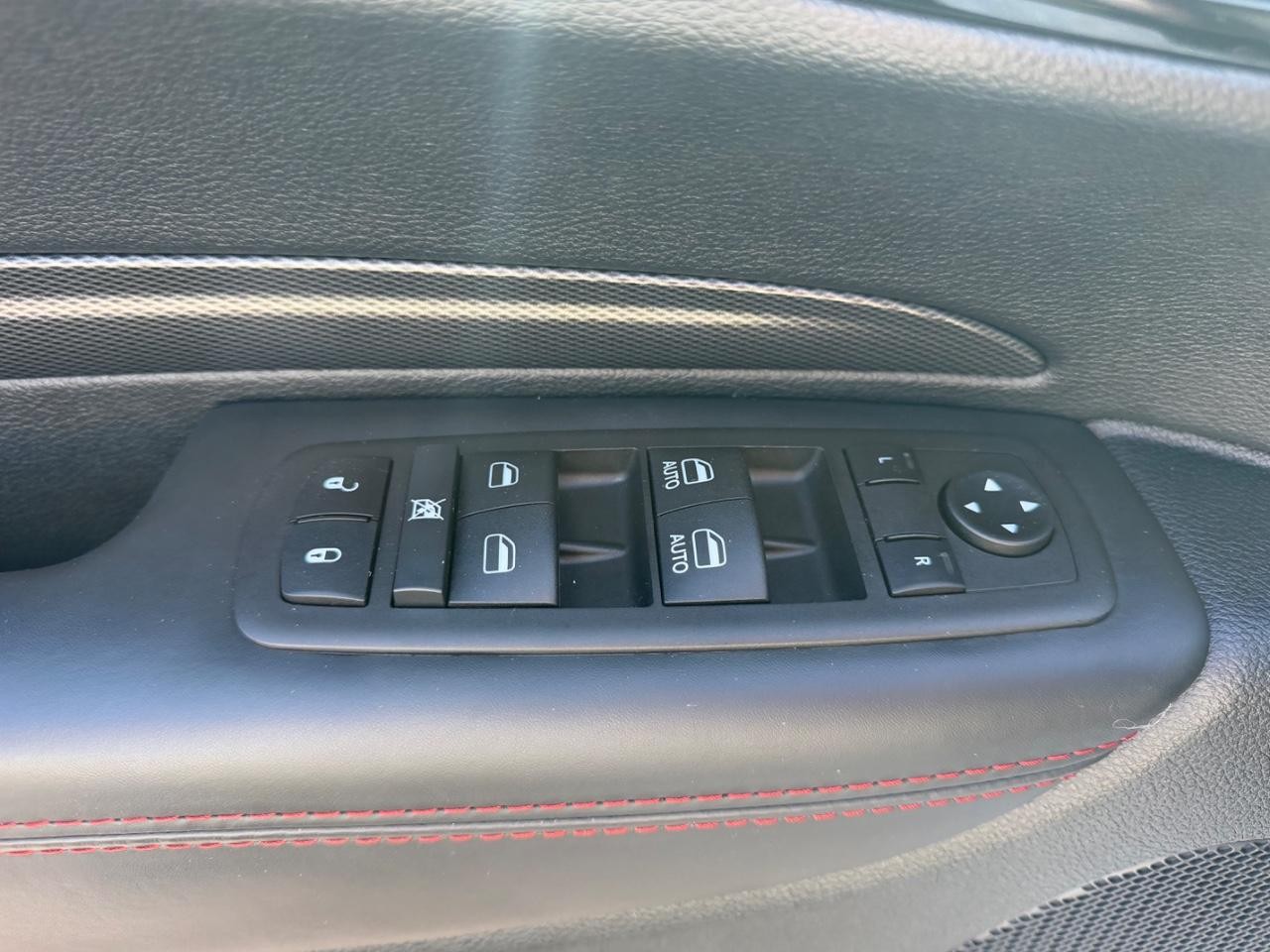 Dodge Durango Vehicle Full-screen Gallery Image 22
