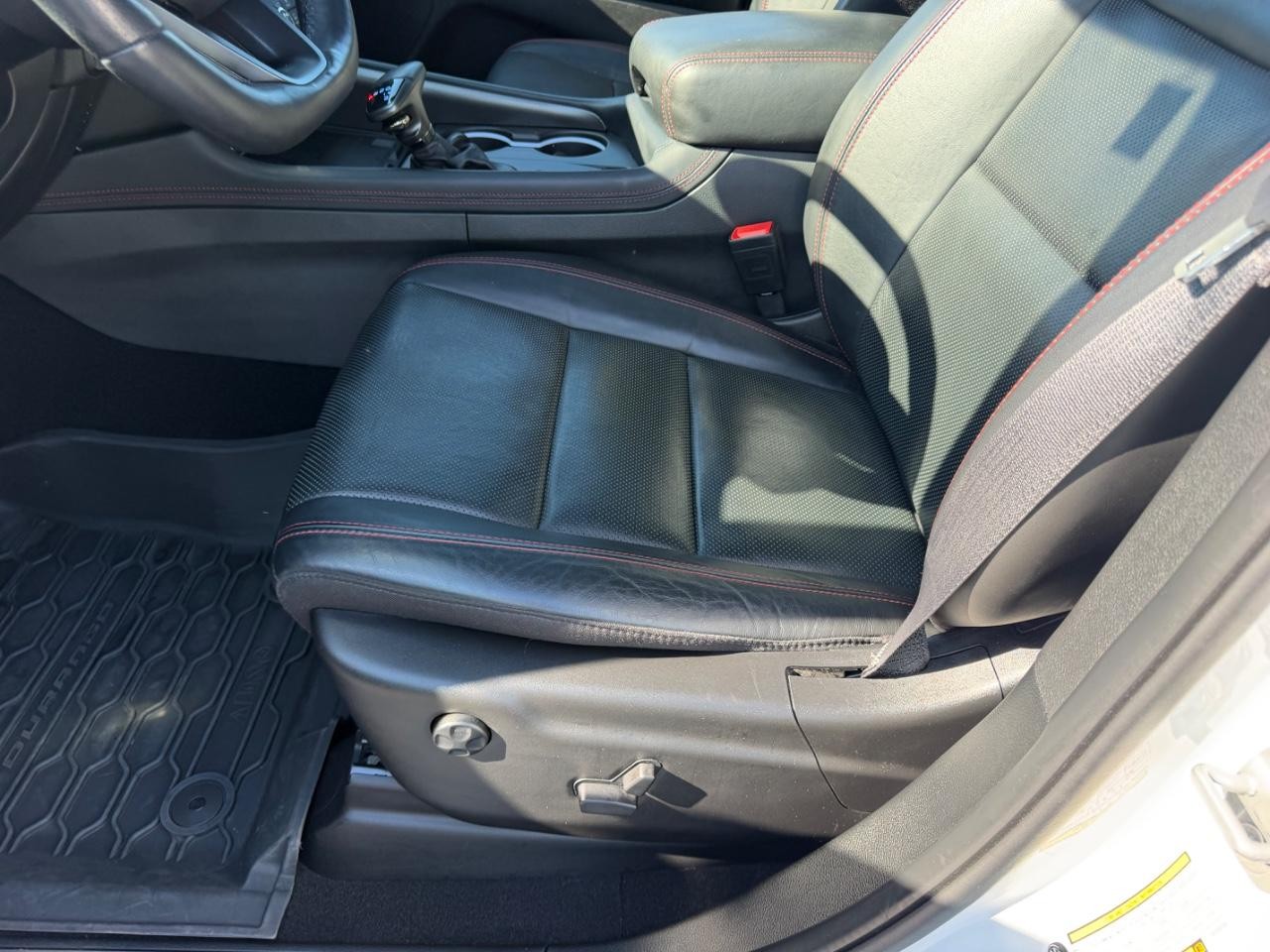 Dodge Durango Vehicle Full-screen Gallery Image 24