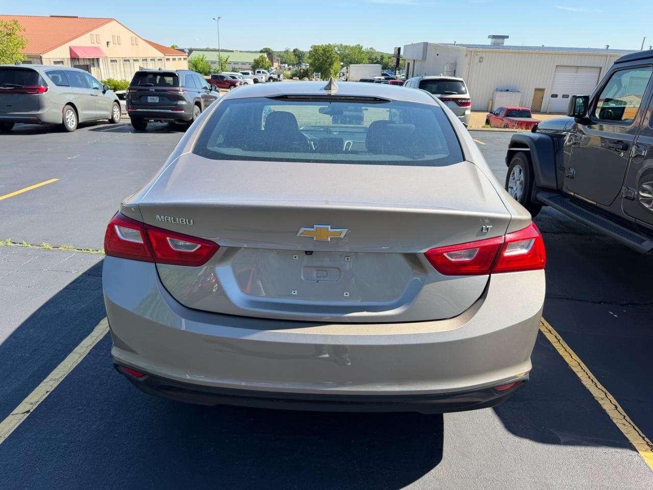 Chevrolet Malibu Vehicle Full-screen Gallery Image 03