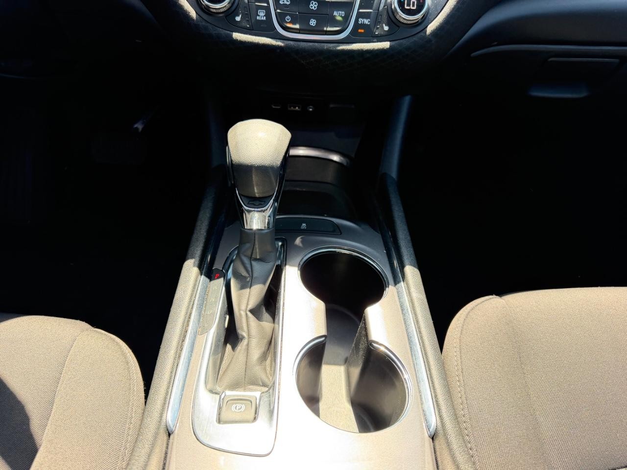Chevrolet Malibu Vehicle Full-screen Gallery Image 17