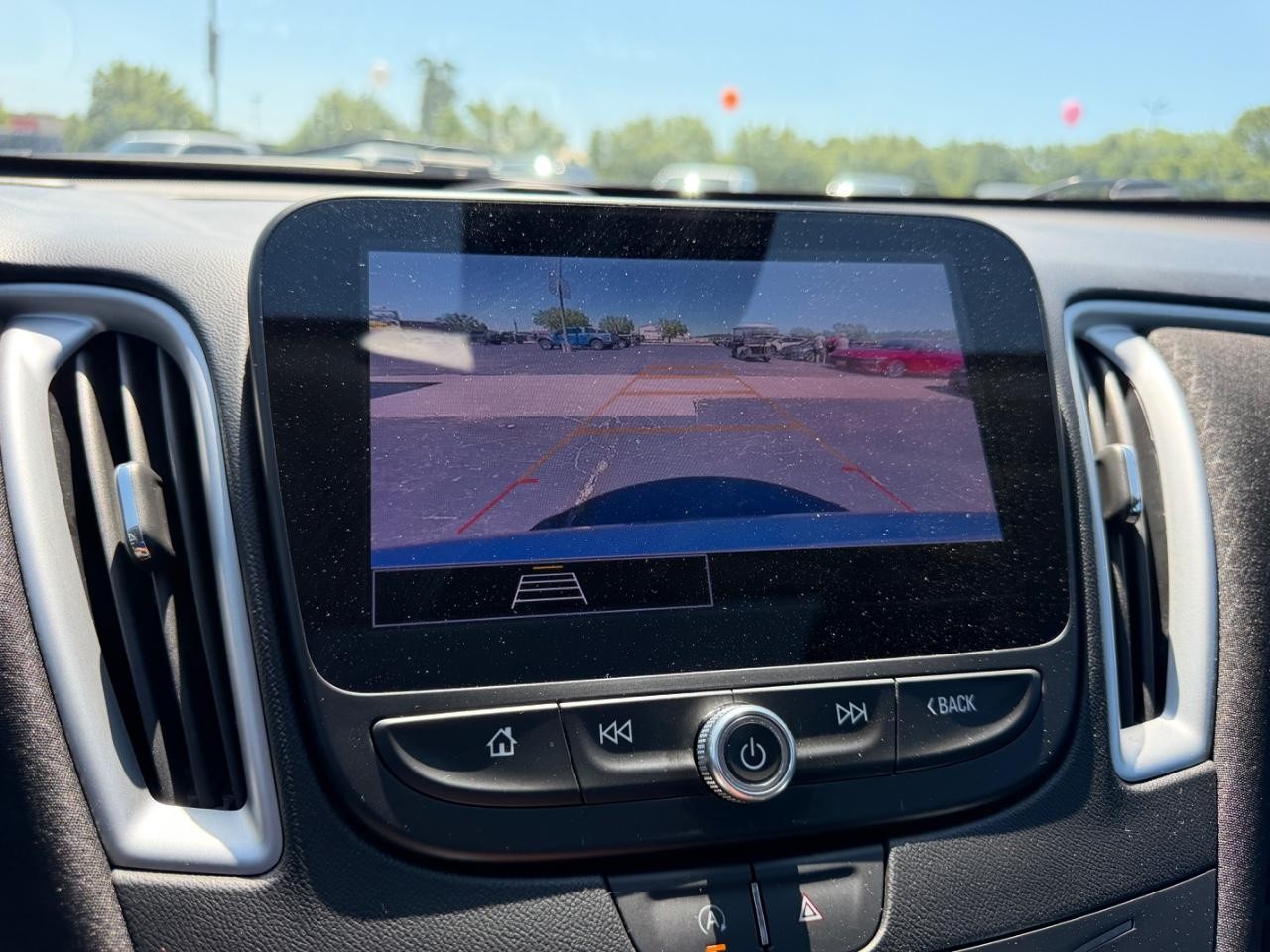 Chevrolet Malibu Vehicle Full-screen Gallery Image 22