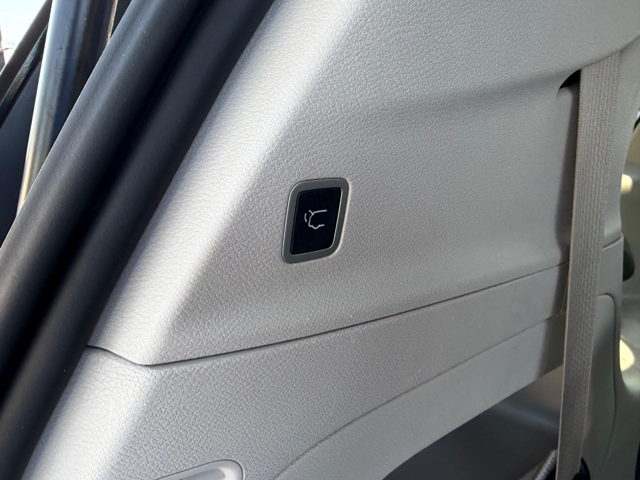 Chrysler Pacifica Vehicle Full-screen Gallery Image 06