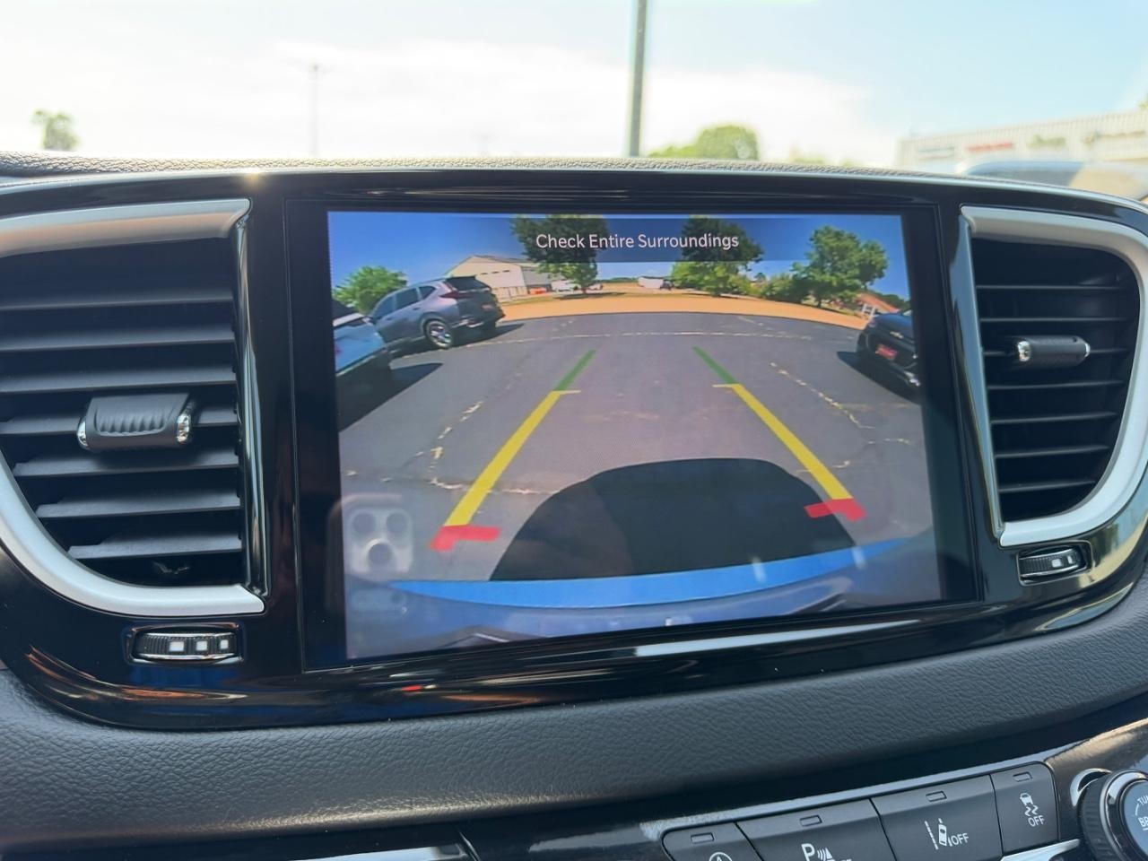 Chrysler Pacifica Vehicle Full-screen Gallery Image 25