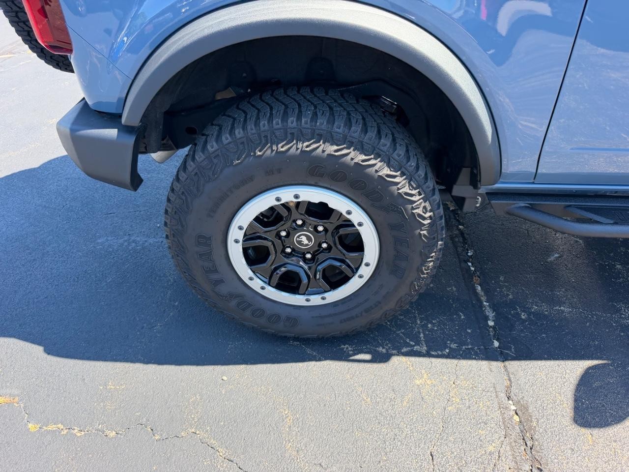 Ford Bronco Vehicle Full-screen Gallery Image 06