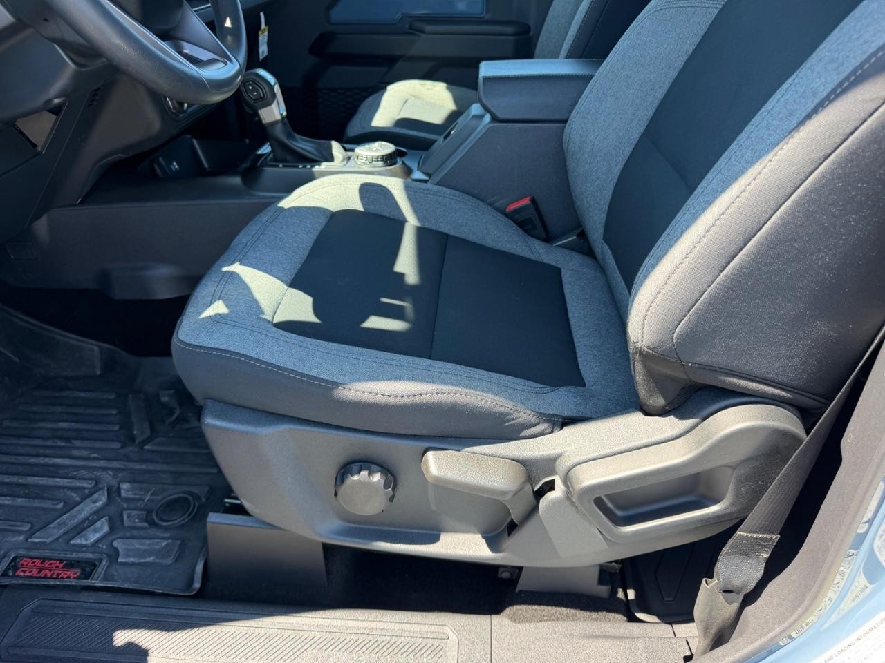 Ford Bronco Vehicle Full-screen Gallery Image 19