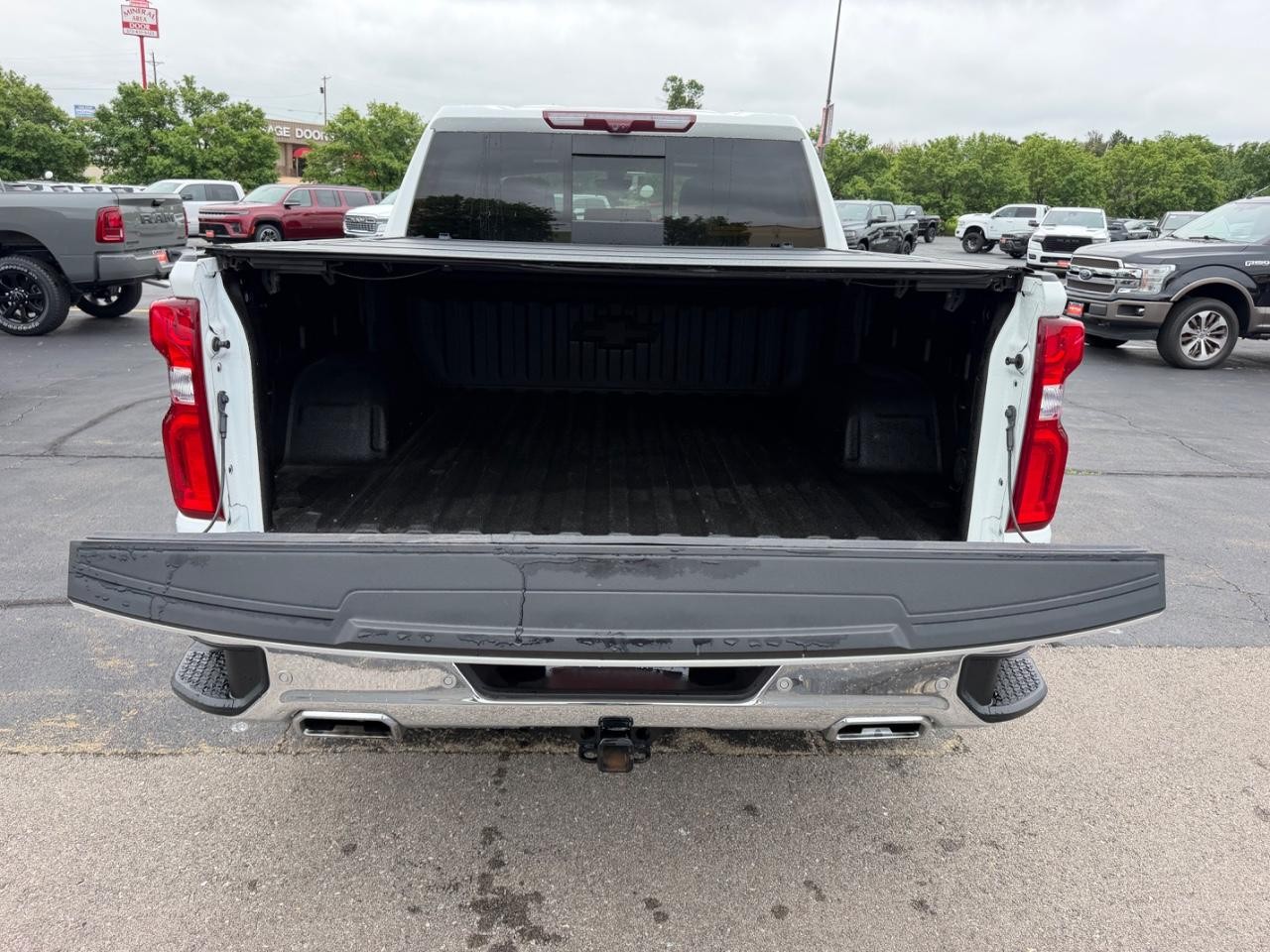 Chevrolet Silverado 1500 LTD Vehicle Full-screen Gallery Image 05